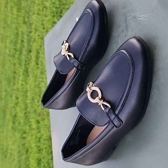 Seychelles Black Loafers with Gold Buckle Size 9W - Picture 3 of 12